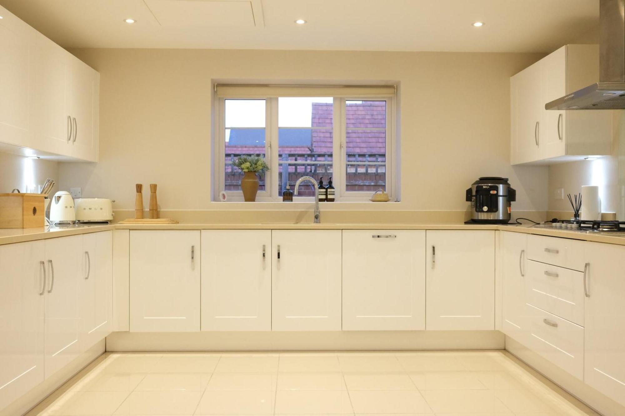 Luxury 6-Bedroom House 5 Minutes From Bicester Village Shopping Outlet Chesterton  Esterno foto